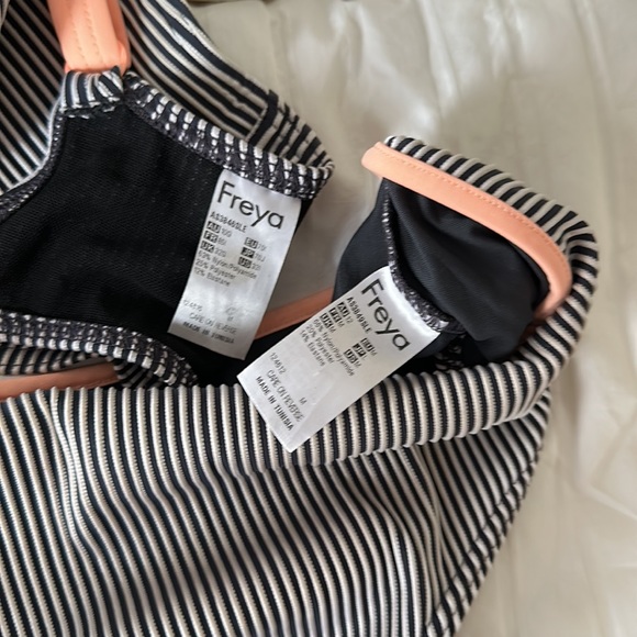 Freya swimwear EUC. see pic for size am measurement detail - Picture 11 of 13